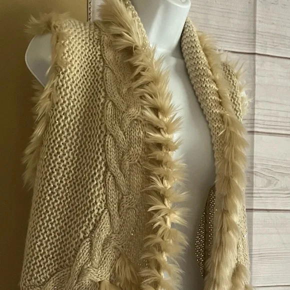 NWT Lilly Pulitzer Torini Sequin Sweater Vest in Heathered Latte Metallic - Picture 12 of 17